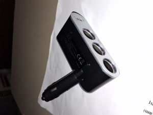 1 BOÎTIER TRIPLE AVEC 1 PORT USB 2.1A - NOIR