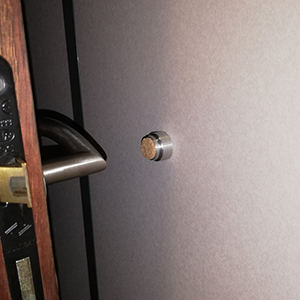 1 BUTEE DE PORTE ALUMINIUM