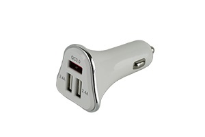 1 PRISE 12V AVEC 2X USB + USB QC3.0